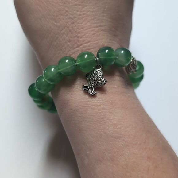 113 Green‎ Translucent Beaded Stretch Bracelet with Silver Turtle and Fish Charm - Picture 5 of 5